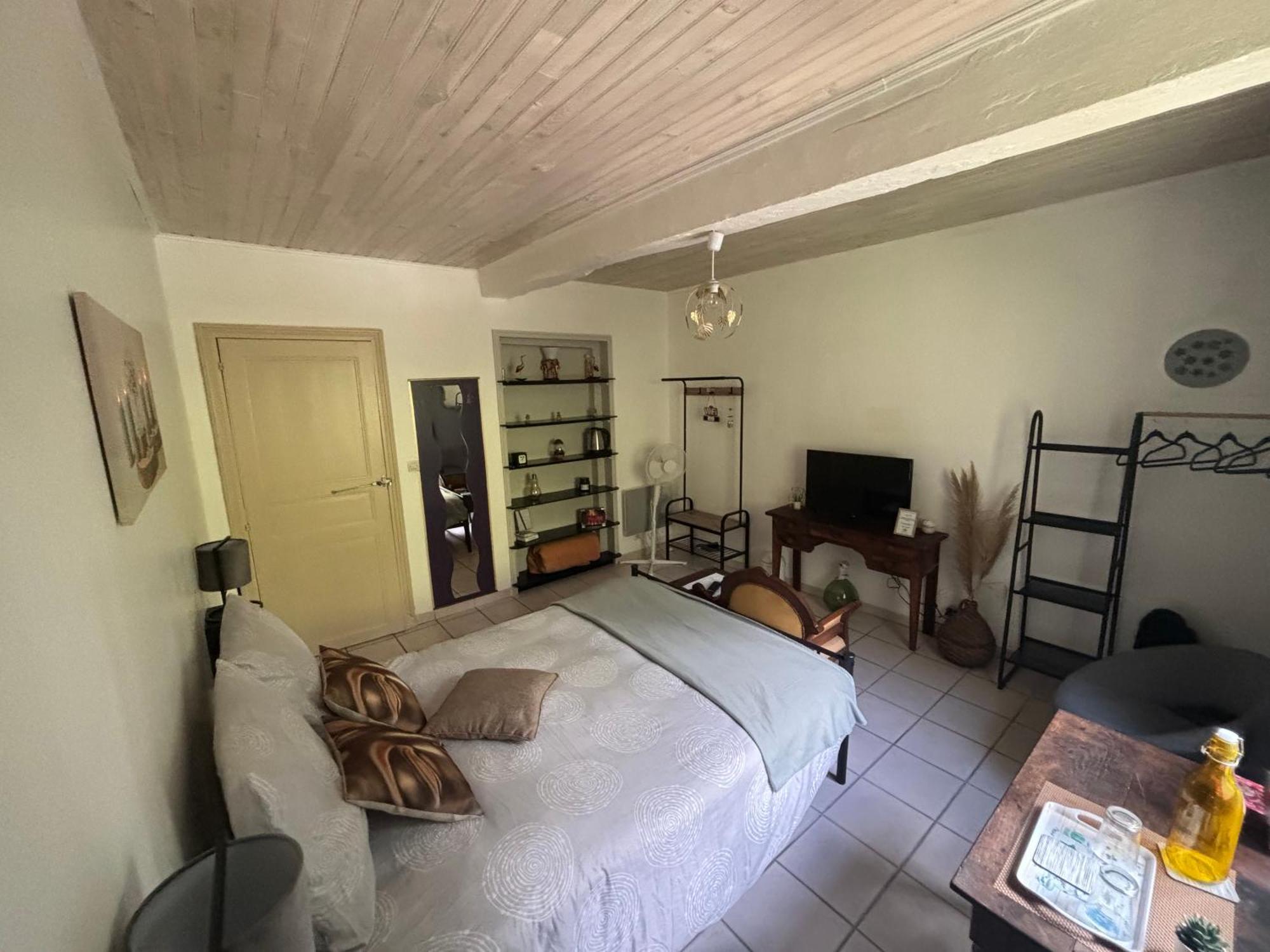 Bed and Breakfast Domaine Pierrot Laujuzan Exterior foto